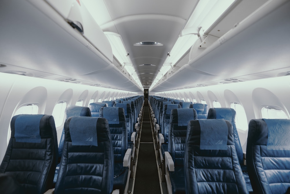 Der leere Innenraum eines Flugzeuges
