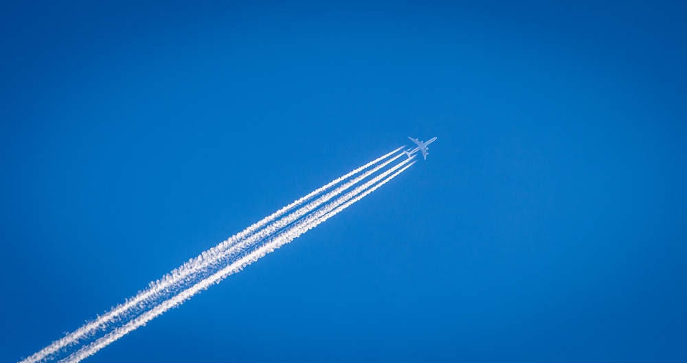 Ryanair Handgepäck Flugzeug in den Wolken