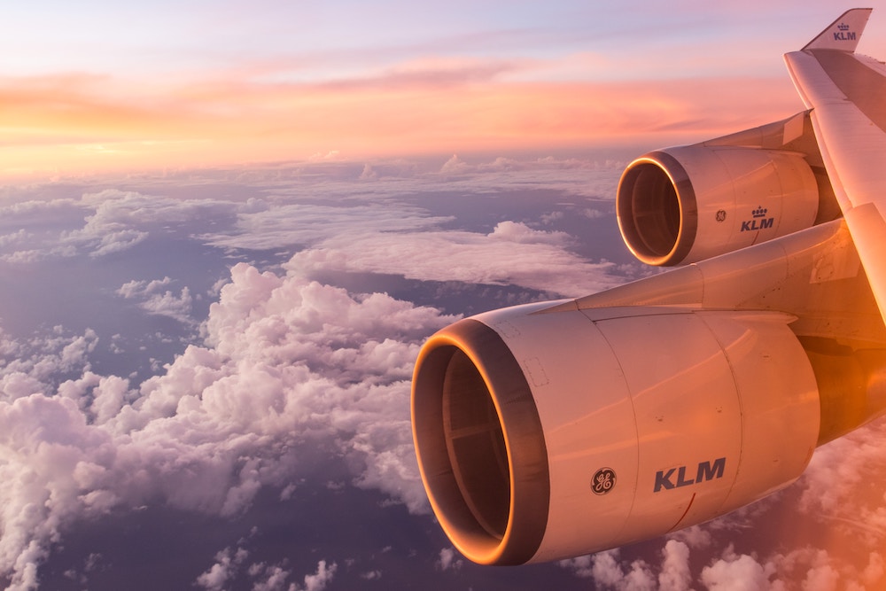 Die Turbine eines KLM Flugzeuges während des Fluges